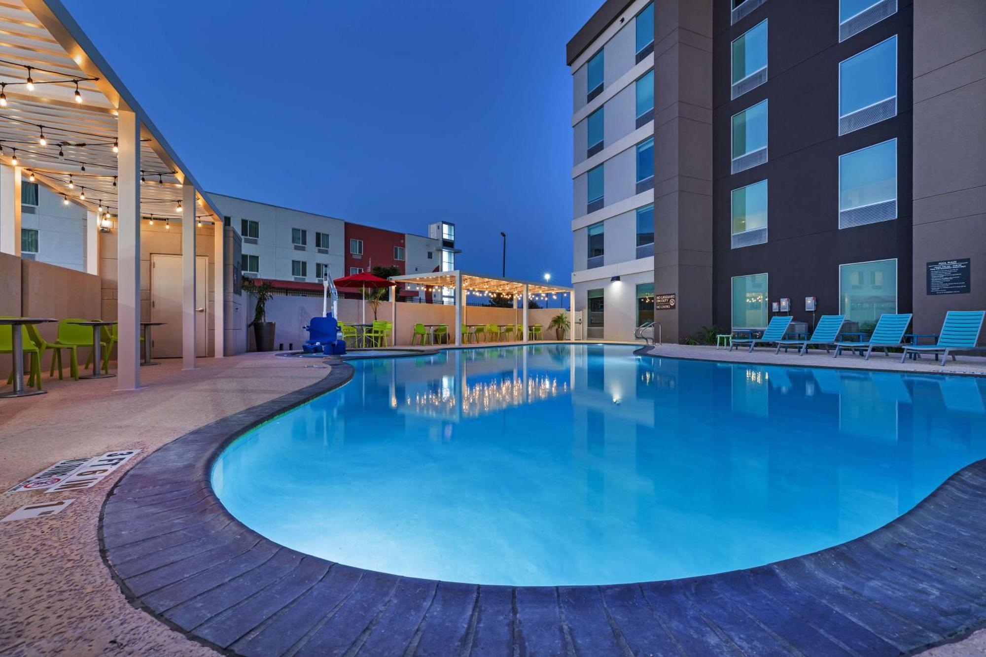 Tru By Hilton Laredo Airport Area, Tx Hotel Exterior photo